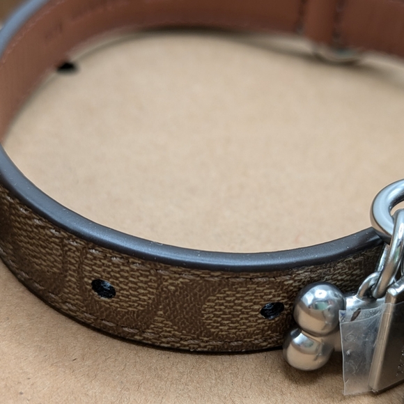 Coach Small Pet Collar & Leash Set in Silver & Khaki Saddle Signature Canvas - Picture 2 of 7